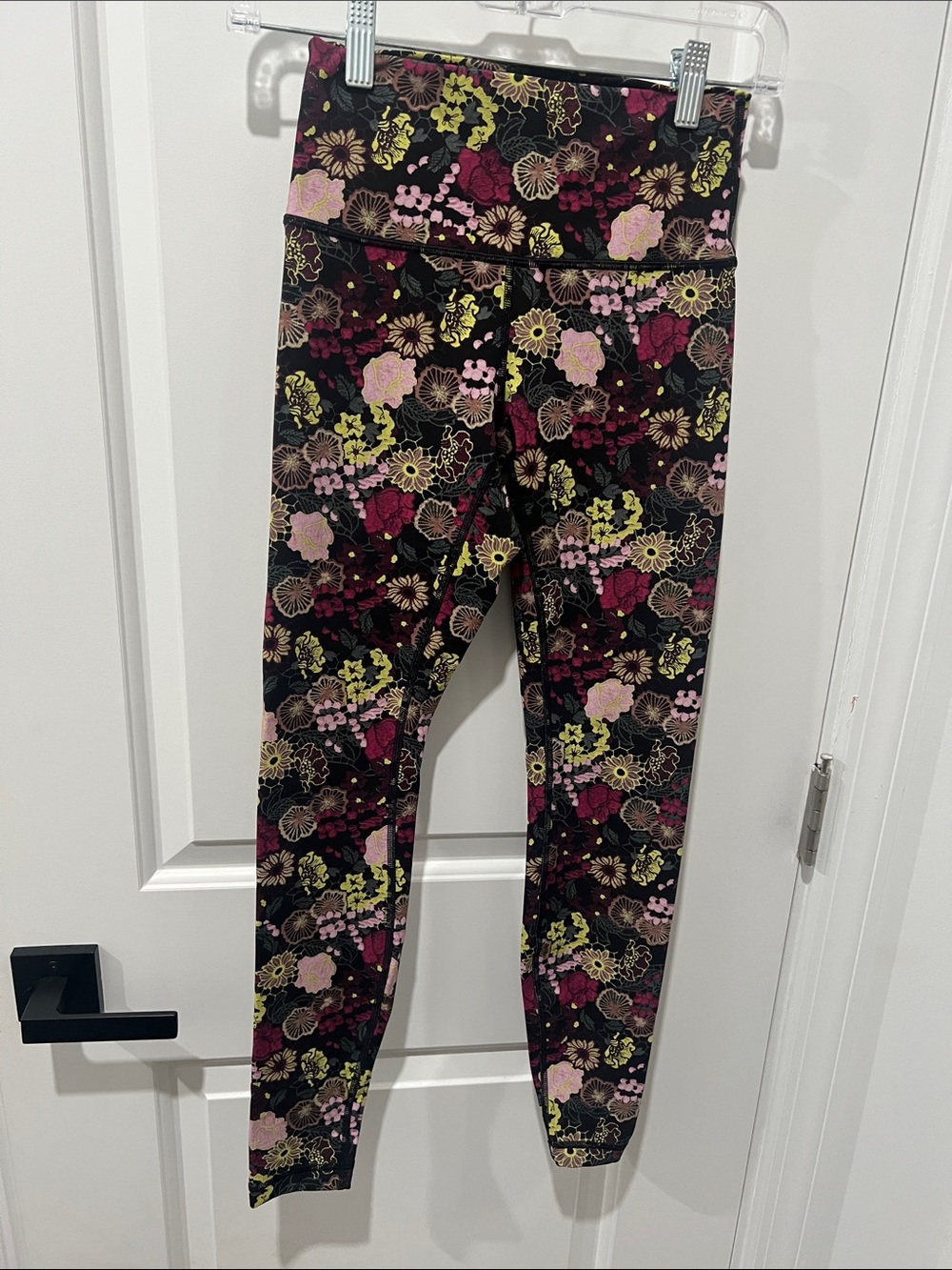 Women's Lululemon‎ Black Floral Print Leggings Size 4